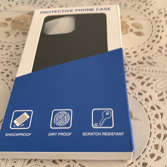 Phone case - Picture 1 of 6